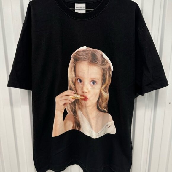 Acme de La Vie ADLV Lipstick Girl Tshirt Men’s Size 1 (Large) - Picture 1 of 6